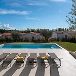 Casa Minerva Majkusi