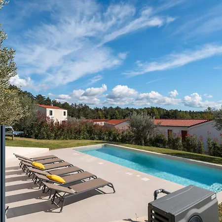 Casa Minerva Majkusi