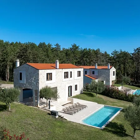 Casa Minerva Majkusi