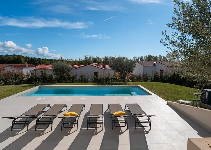 Casa Minerva Majkusi