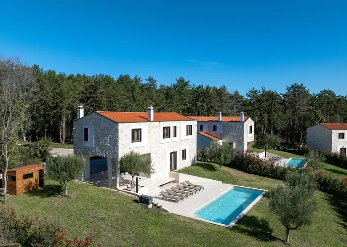 Casa Minerva Majkusi