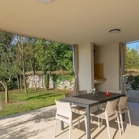 Casa Minerva * Majkusi