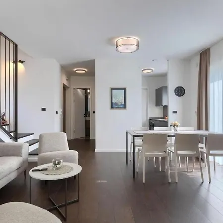 Casa Minerva Villa Majkusi