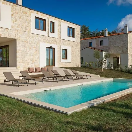 Casa Minerva * Majkusi