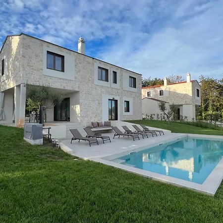 Casa Minerva Majkusi