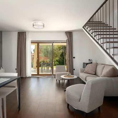 Casa Minerva Villa Majkusi