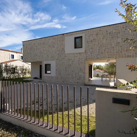 Casa Minerva Villa Majkusi