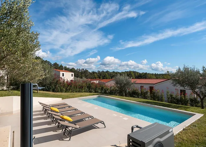 Casa Minerva Majkusi