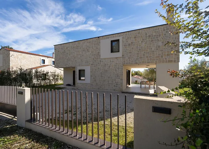 Casa Minerva Villa Majkusi